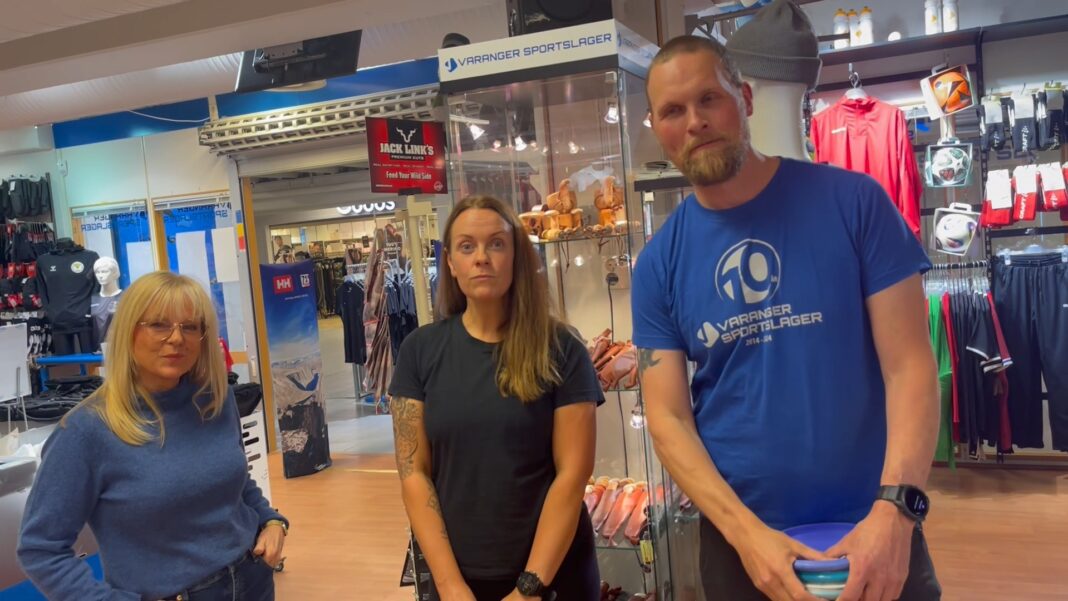 Line Erikstad, Ina Leikvoll Grønaas og Stian Didriksen driver butikker på Hami-senteret. (Foto: Bjørn Erik Dahl)